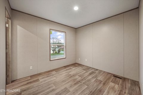 Tiny photo for 400 Park St, Athens, TN 37303 (MLS # 1332403)