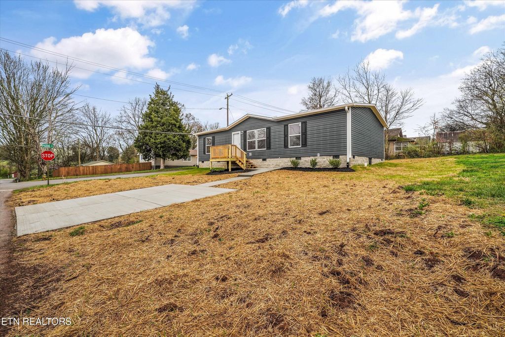 Photo of 400 Park St, Athens, TN 37303 (MLS # 1332403)