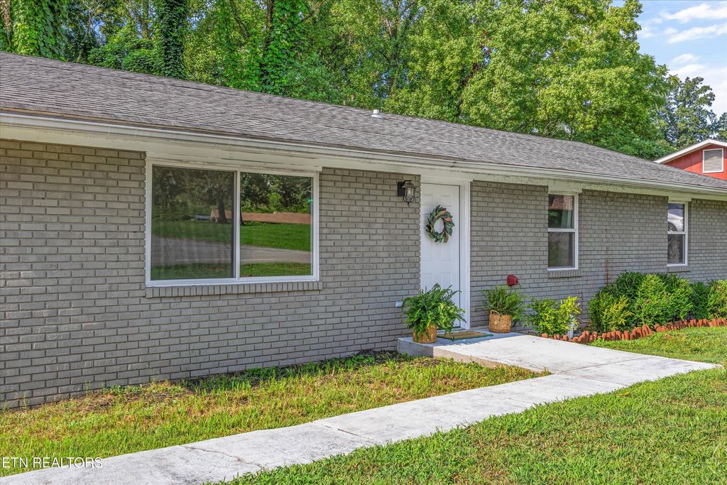 Photo of 133 Lasalle Rd, Oak Ridge, TN 37830 (MLS # 1311643)