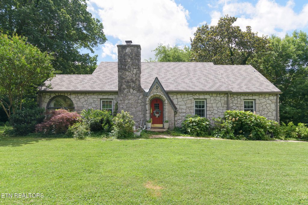 Photo of 5804 Green Valley Drive, Knoxville, TN 37914 (MLS # 1305271)