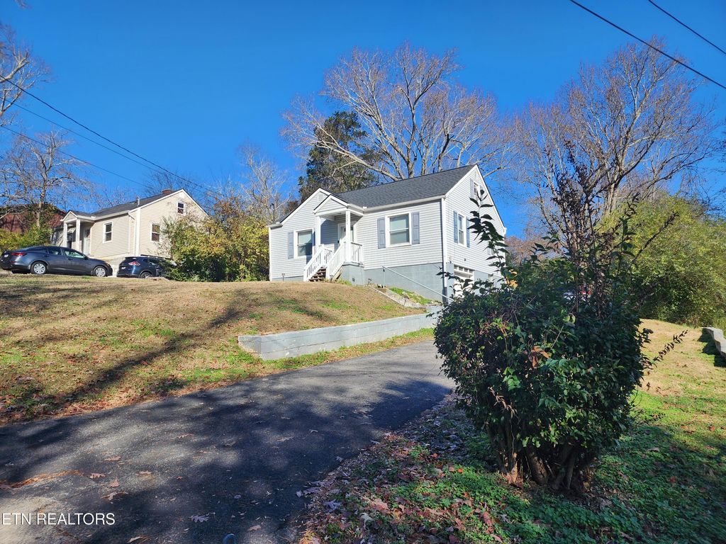 Photo of 5724 Woodale Drive, Knoxville, TN 37912 (MLS # 1323113)