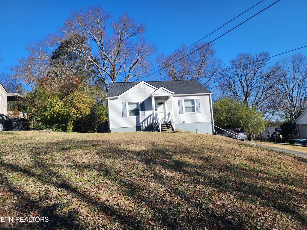 Photo of 5724 Woodale Drive, Knoxville, TN 37912 (MLS # 1323113)