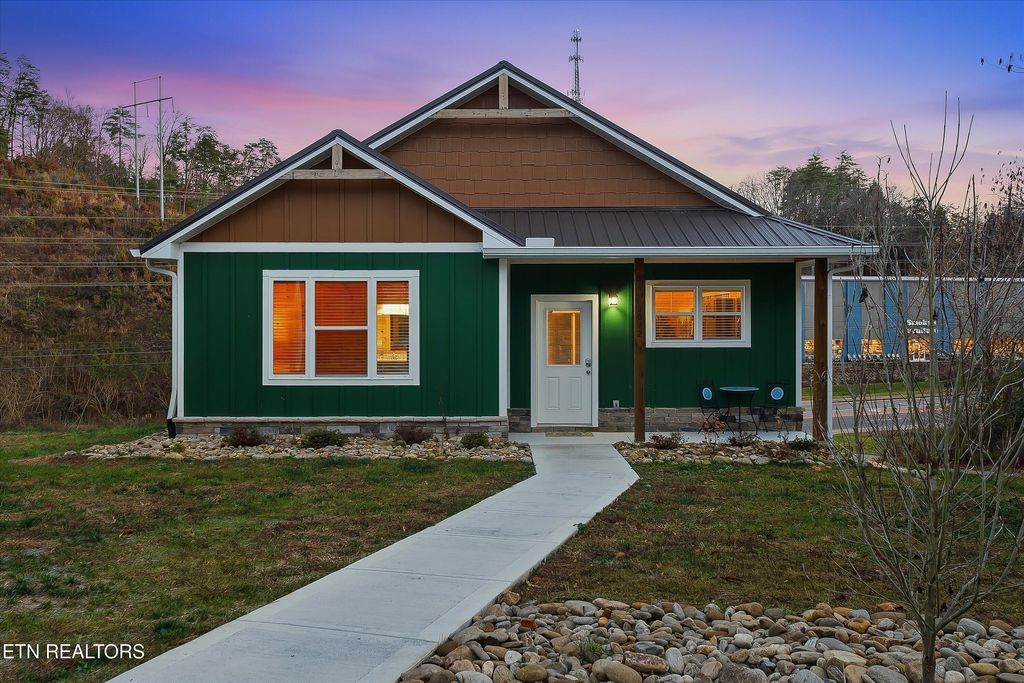 Photo of 1012 Pinyon Circle, Pigeon Forge, TN 37863 (MLS # 1317646)