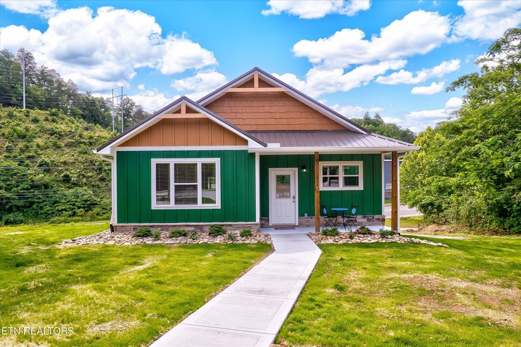 Photo of 1012 Pinyon Circle, Pigeon Forge, TN 37863 (MLS # 1317646)