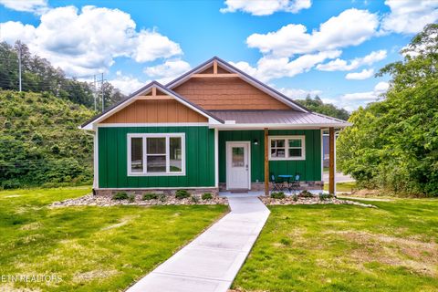 Photo of 1012 Pinyon Circle, Pigeon Forge, TN 37863 (MLS # 1317646)