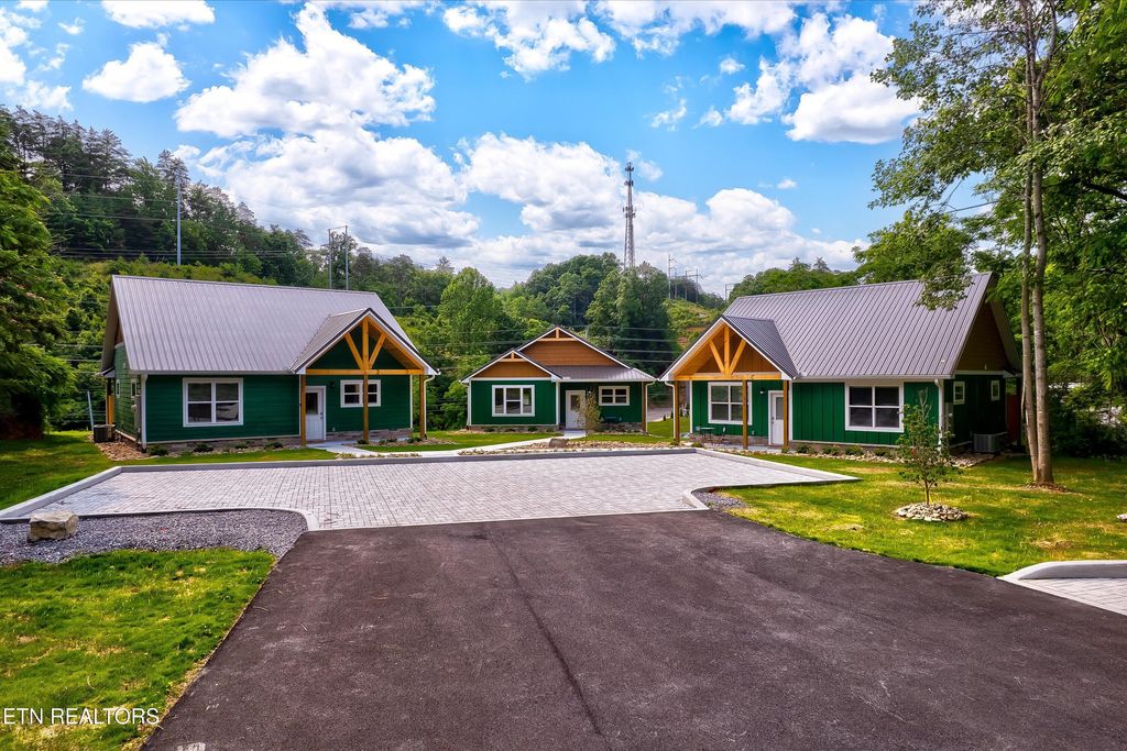 Photo of 1012 Pinyon Circle, Pigeon Forge, TN 37863 (MLS # 1317646)
