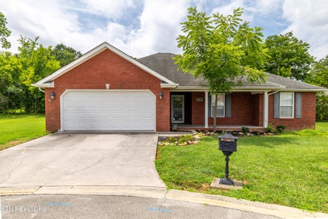 Photo of 801 Colonial Estates Way, Knoxville, TN 37920 (MLS # 1350104)