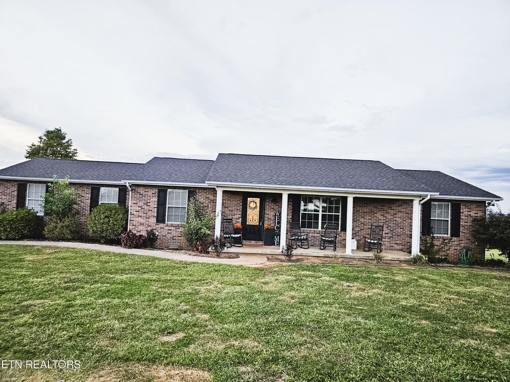 Photo of 925 Lynnwood Drive, Greenback, TN 37742 (MLS # 1242956)