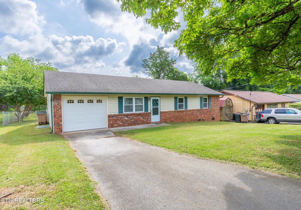 Photo of 5808 Mondale Rd, Knoxville, TN 37912 (MLS # 1342767)