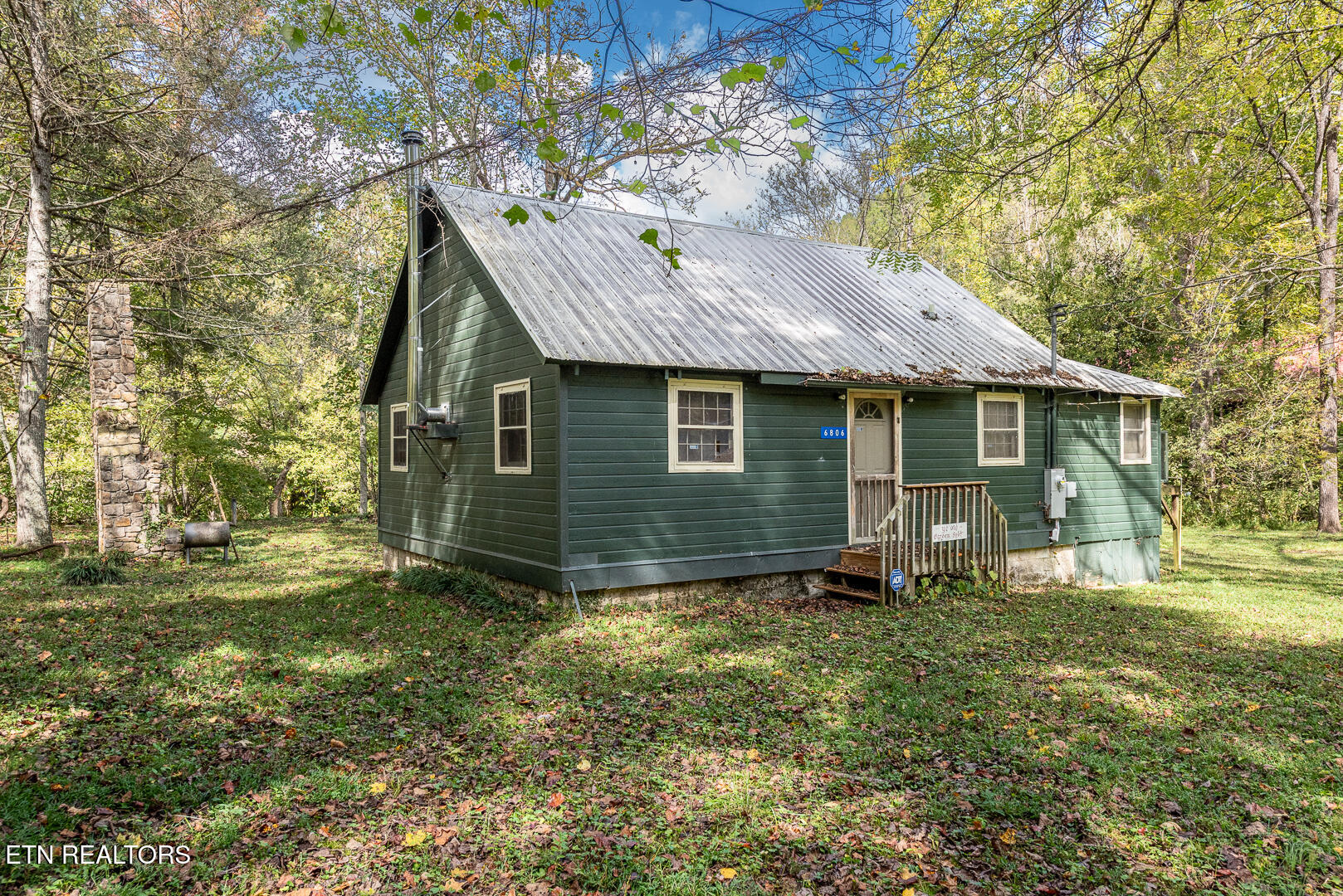 6806 Walnut Loop Rd