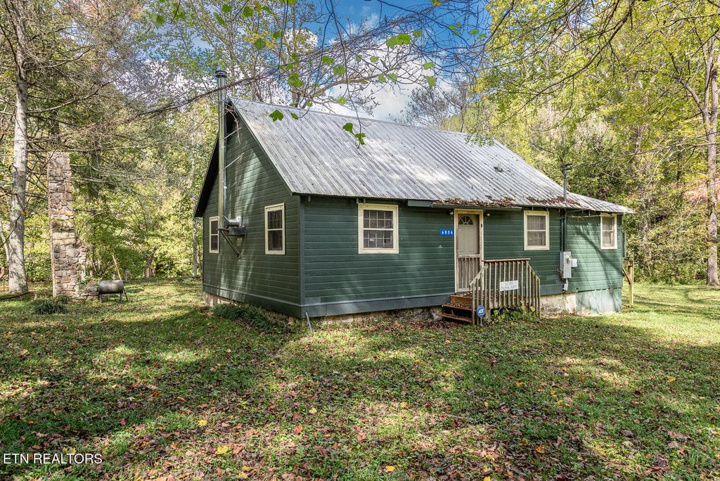 Photo of 6806 Walnut Loop Rd, Townsend, TN 37882 (MLS # 1318546)