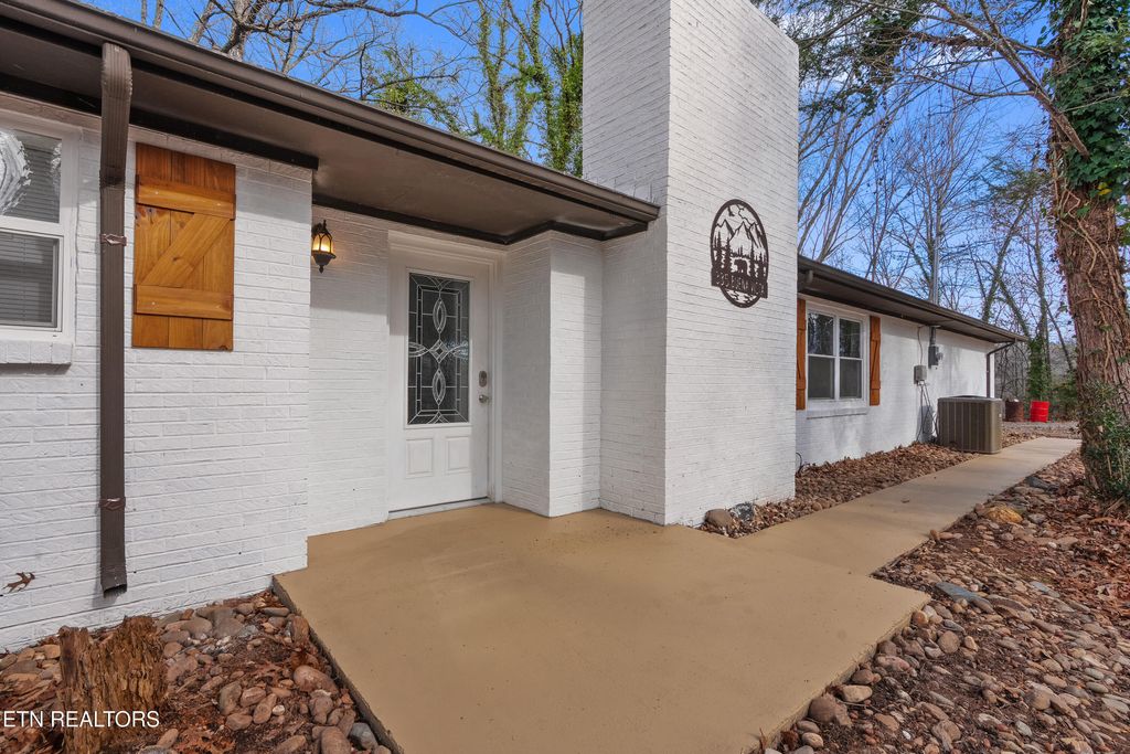 Photo of 335 Buena Vista Dr Drive, Sevierville, TN 37876 (MLS # 1323254)