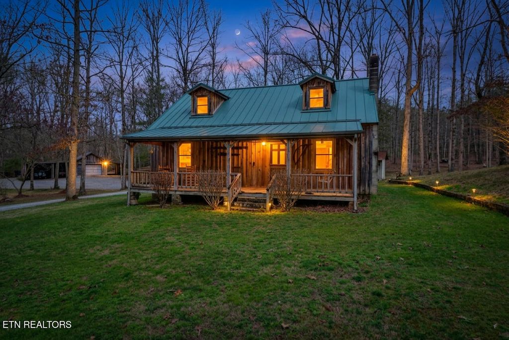 Photo of 1318 W End Rd, Rockwood, TN 37854 (MLS # 1332392)