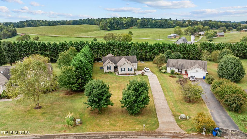 Photo of 142 Rockwell Blvd, Madisonville, TN 37354 (MLS # 1282370)