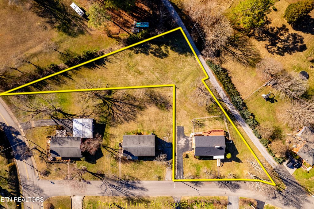 Photo of 405 Alleen Rd, Knoxville, TN 37920 (MLS # 1330796)