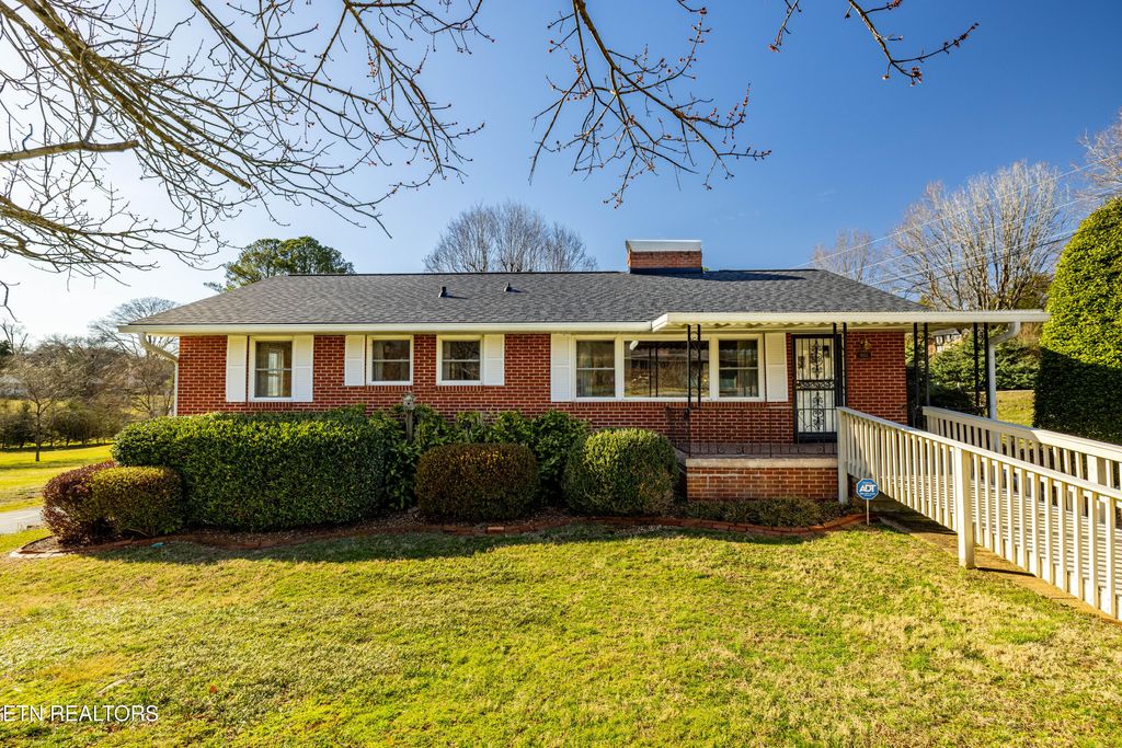 Photo of 405 Alleen Rd, Knoxville, TN 37920 (MLS # 1330796)