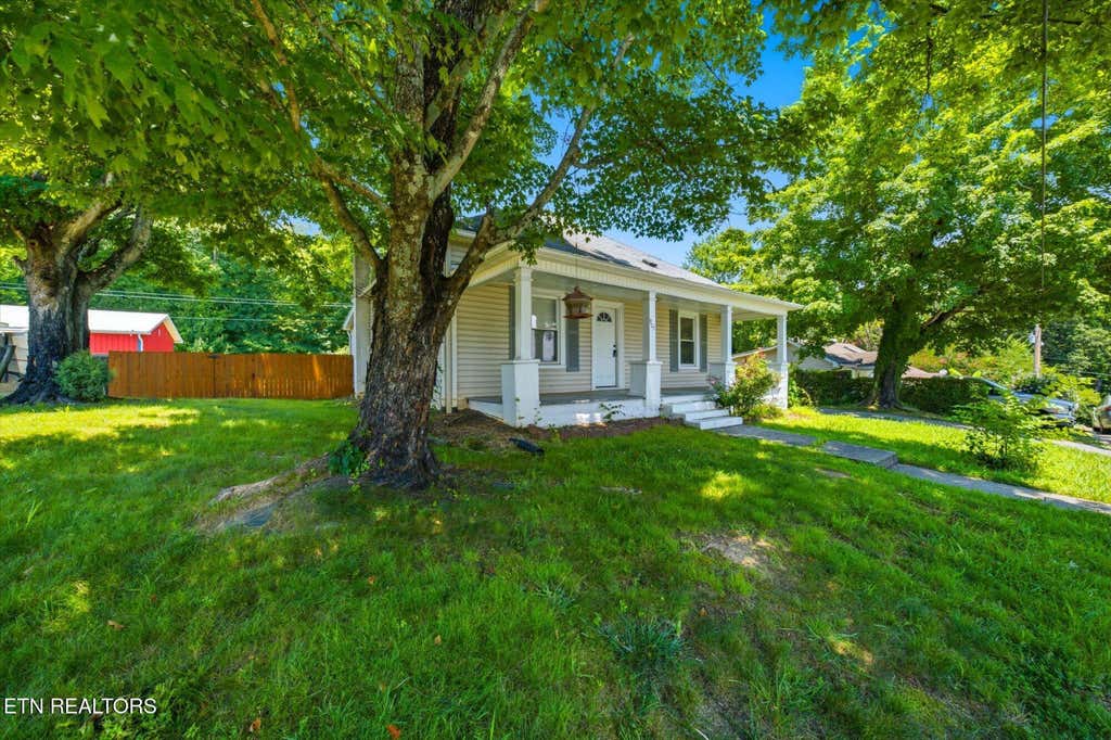 Photo of 907 W 2Nd Ave, Lenoir City, TN 37771 (MLS # 1347926)