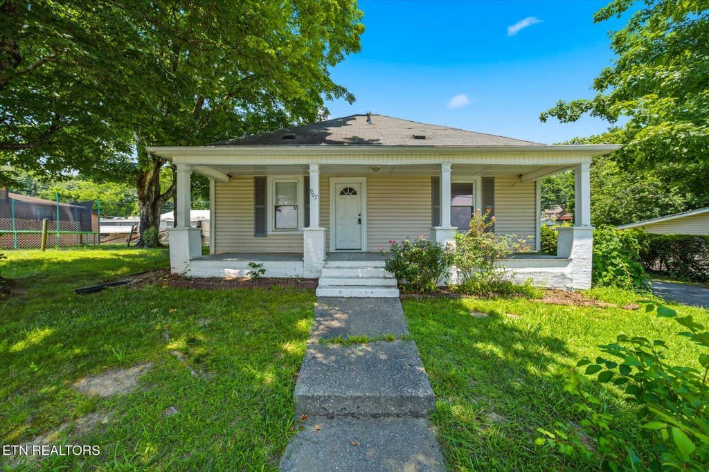 Photo of 907 W 2Nd Ave, Lenoir City, TN 37771 (MLS # 1347926)