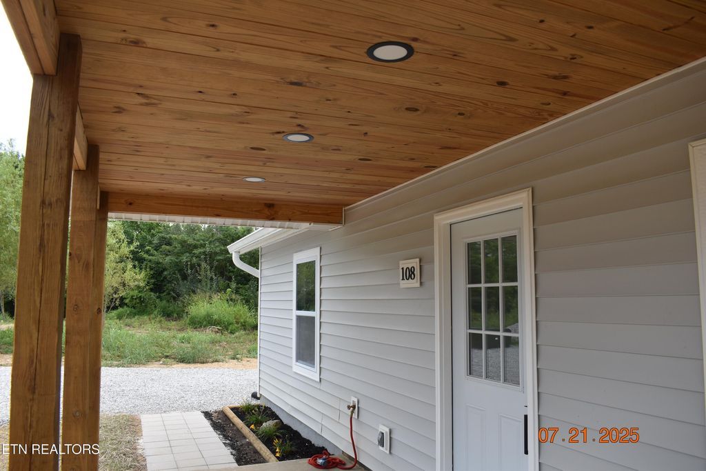 Photo of 108 Bradys Way, Harriman, TN 37748 (MLS # 1309741)