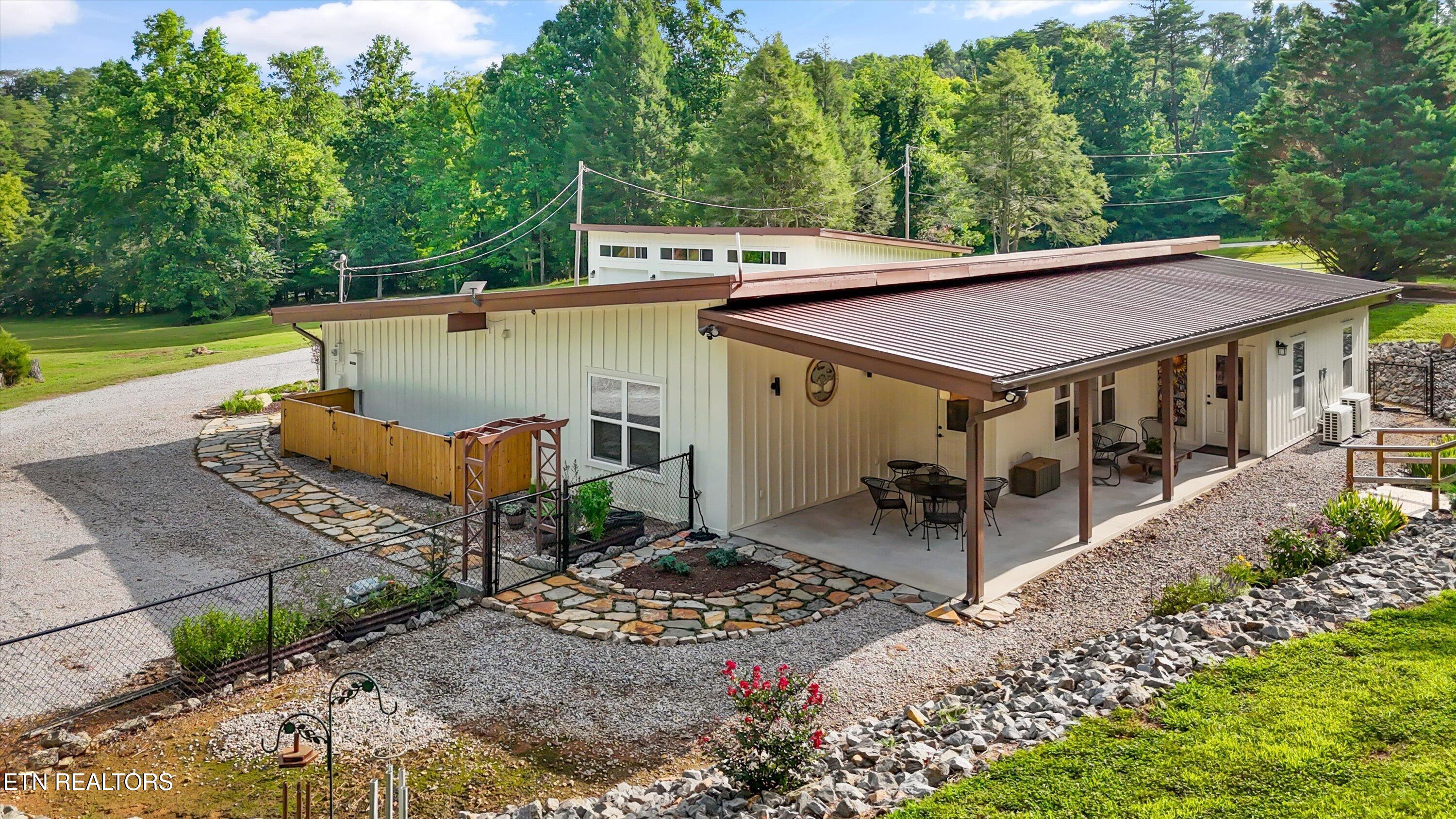 2395 Mecca Pike