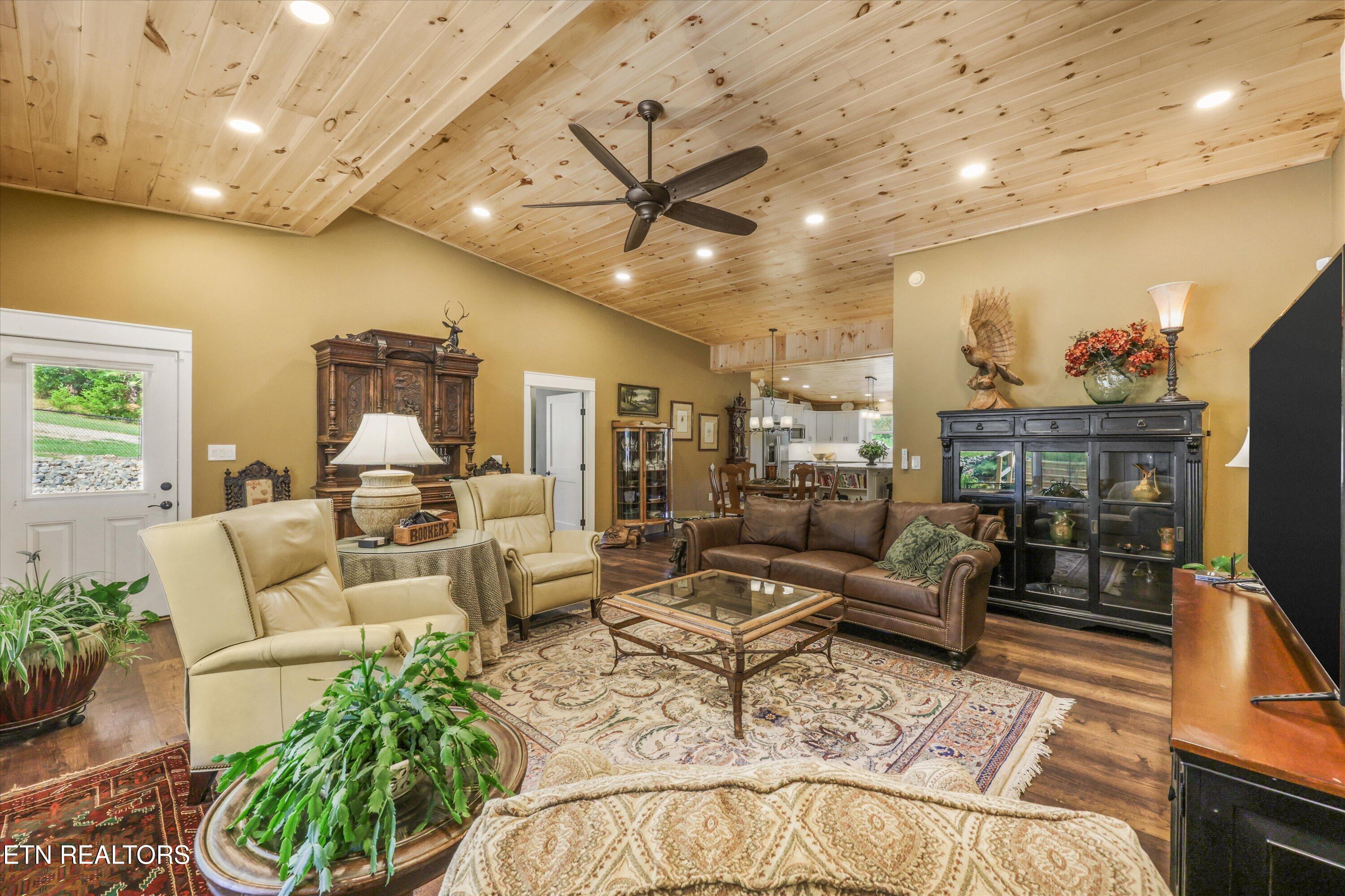 2395 Mecca Pike