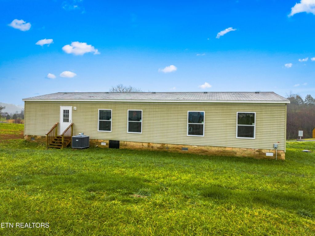Photo of 111 Elaine Drive, Tazewell, TN 37879 (MLS # 1285472)