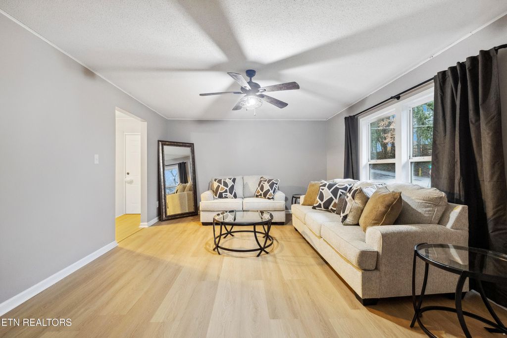 Photo of 904 Valley Rd, Kingston, TN 37763 (MLS # 1289996)