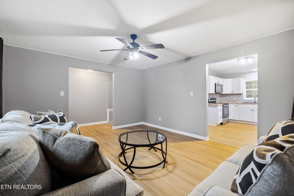 Photo of 904 Valley Rd, Kingston, TN 37763 (MLS # 1289996)