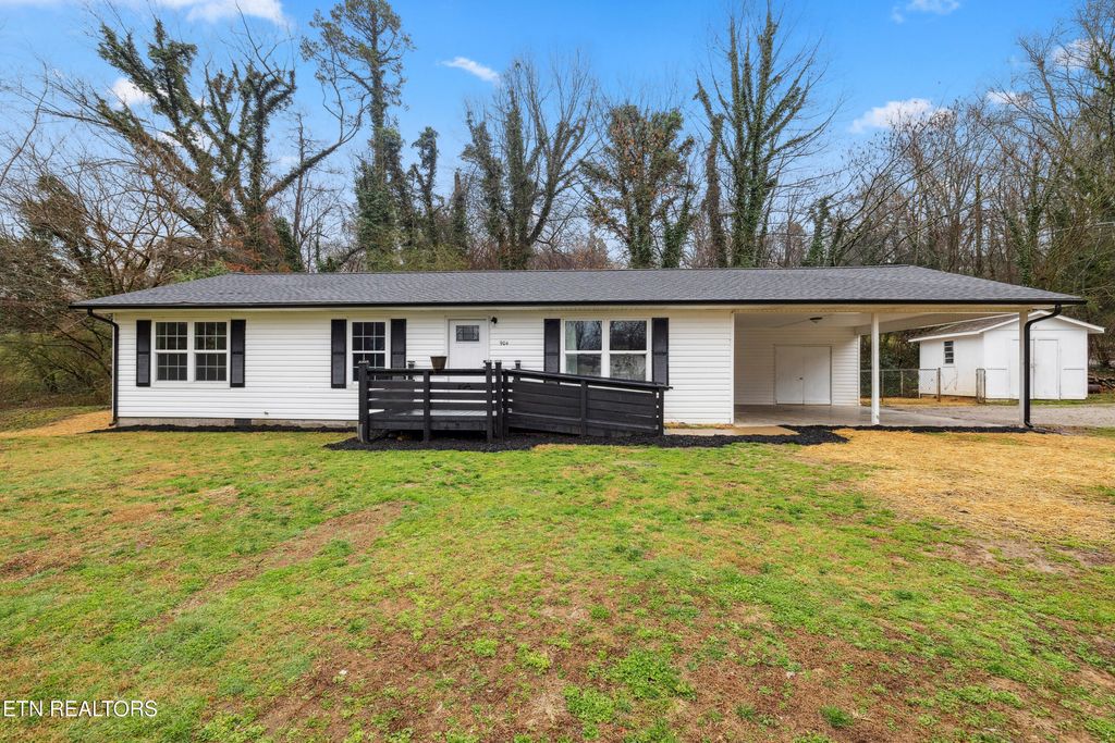 Photo of 904 Valley Rd, Kingston, TN 37763 (MLS # 1289996)