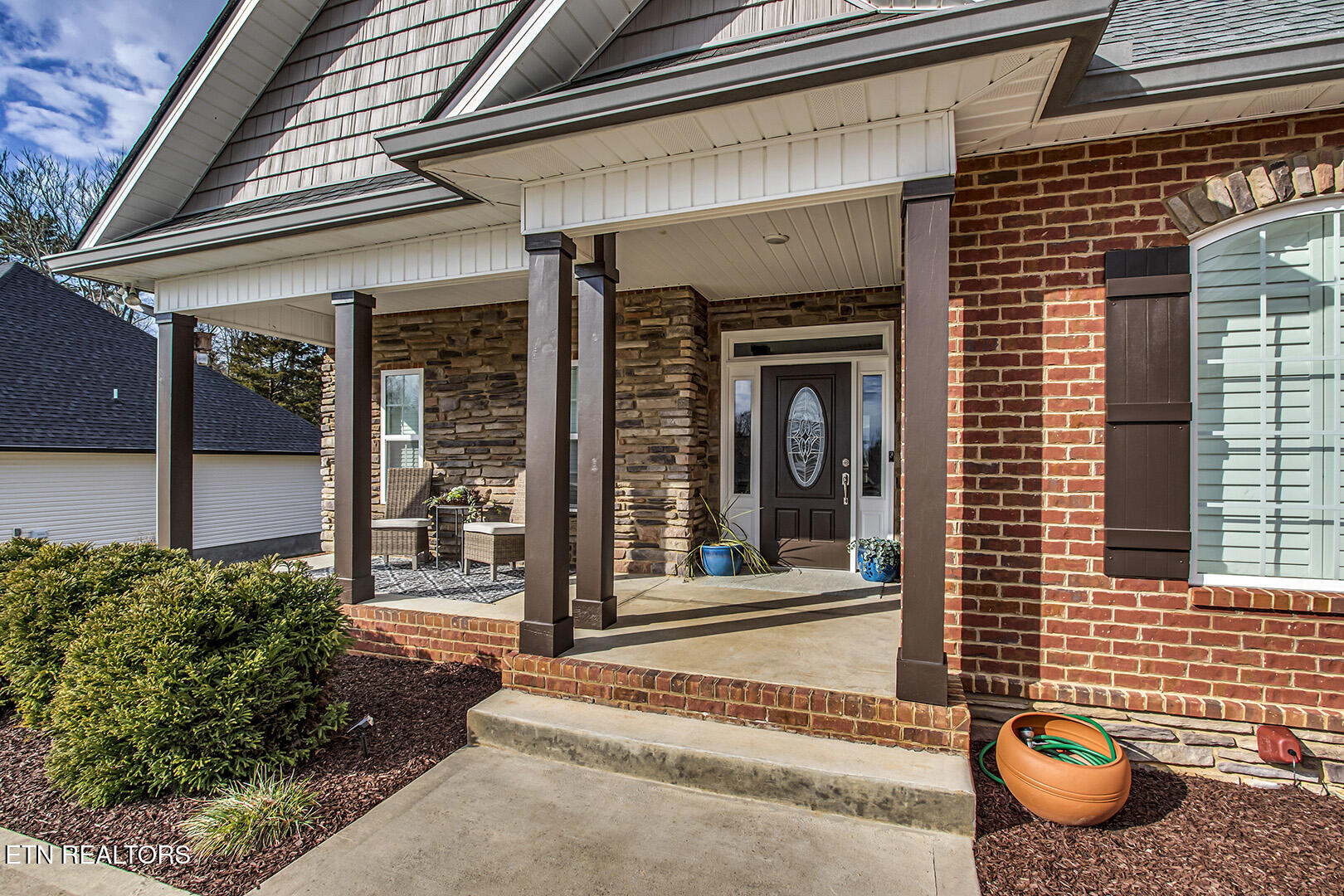 Loudon, Tennessee 37774, United States, 3 Bedrooms Bedrooms, ,3 BathroomsBathrooms,Residential,Pending,3551