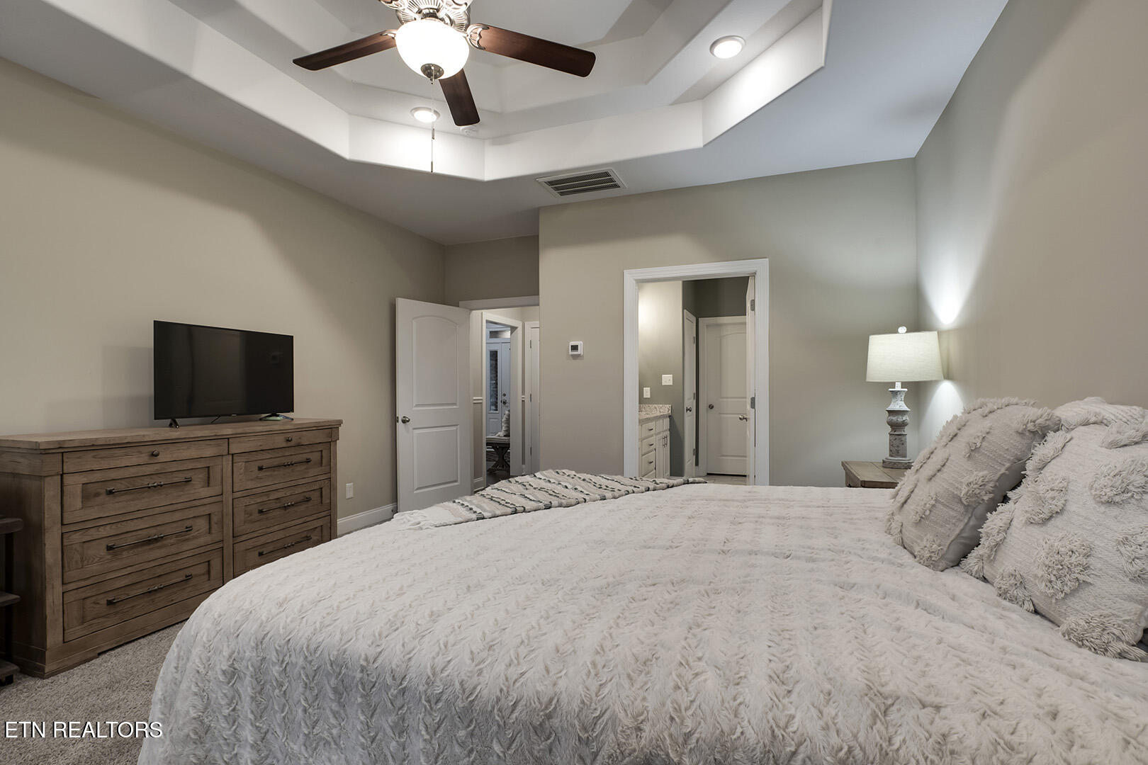 Loudon, Tennessee 37774, United States, 3 Bedrooms Bedrooms, ,3 BathroomsBathrooms,Residential,Pending,3551