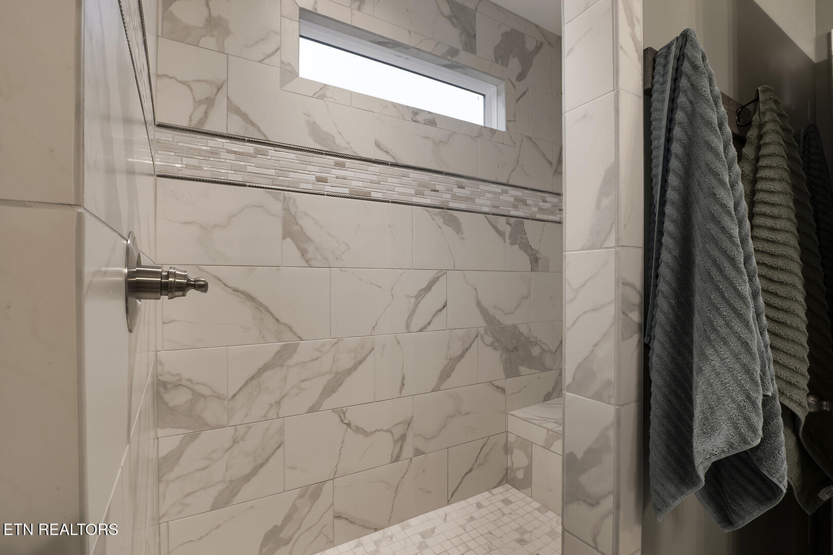 Loudon, Tennessee 37774, United States, 3 Bedrooms Bedrooms, ,3 BathroomsBathrooms,Residential,Pending,3551