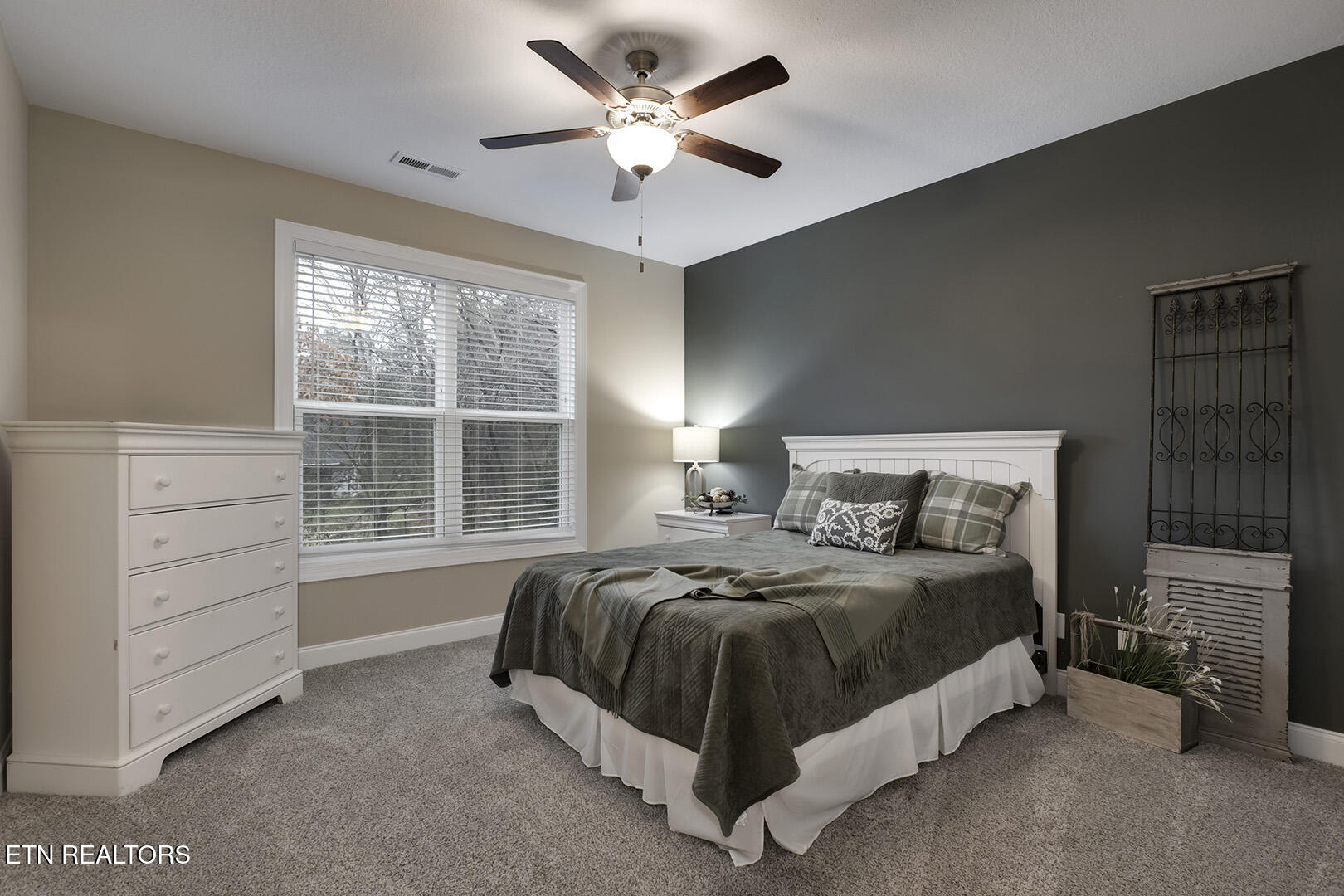 Loudon, Tennessee 37774, United States, 3 Bedrooms Bedrooms, ,3 BathroomsBathrooms,Residential,Pending,3551