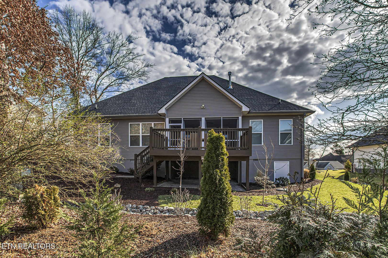 Loudon, Tennessee 37774, United States, 3 Bedrooms Bedrooms, ,3 BathroomsBathrooms,Residential,Pending,3551