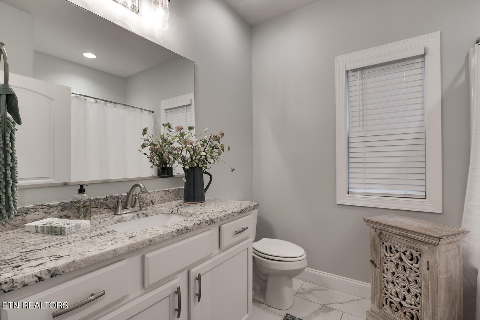 Loudon, Tennessee 37774, United States, 3 Bedrooms Bedrooms, ,3 BathroomsBathrooms,Residential,Pending,3551