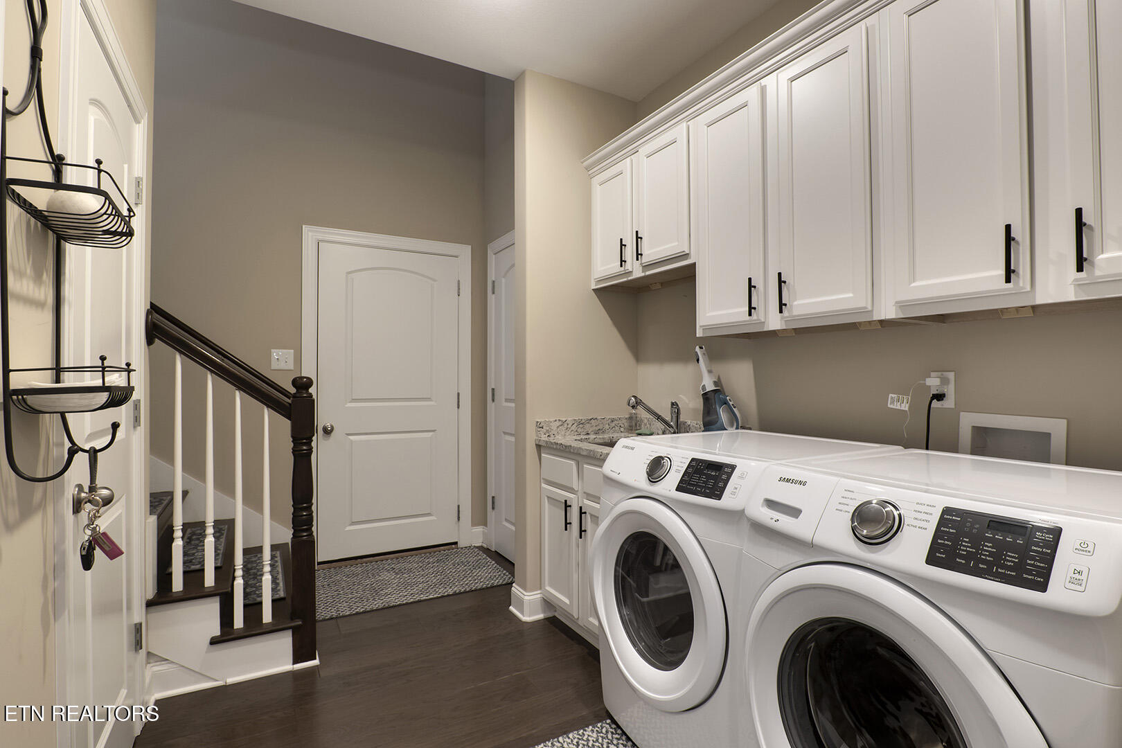 Loudon, Tennessee 37774, United States, 3 Bedrooms Bedrooms, ,3 BathroomsBathrooms,Residential,Pending,3551