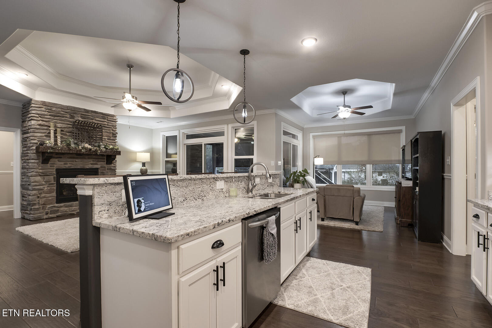 Loudon, Tennessee 37774, United States, 3 Bedrooms Bedrooms, ,3 BathroomsBathrooms,Residential,Pending,3551