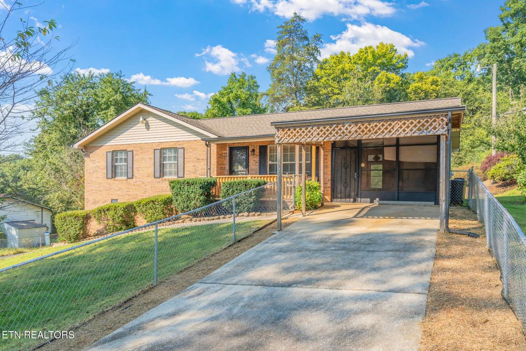 Photo of 129 Bales Ave, Harriman, TN 37748 (MLS # 1315428)