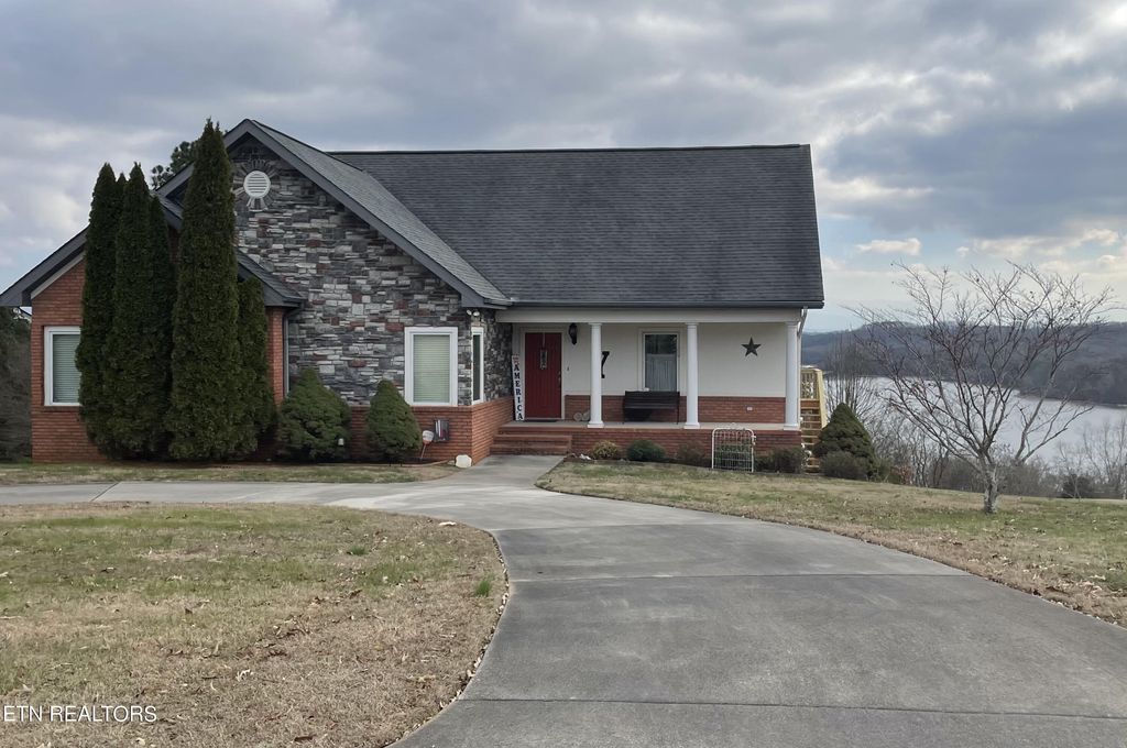 Photo of 120 Pointe Summit Drive Drive, Greenback, TN 37742 (MLS # 1258046)