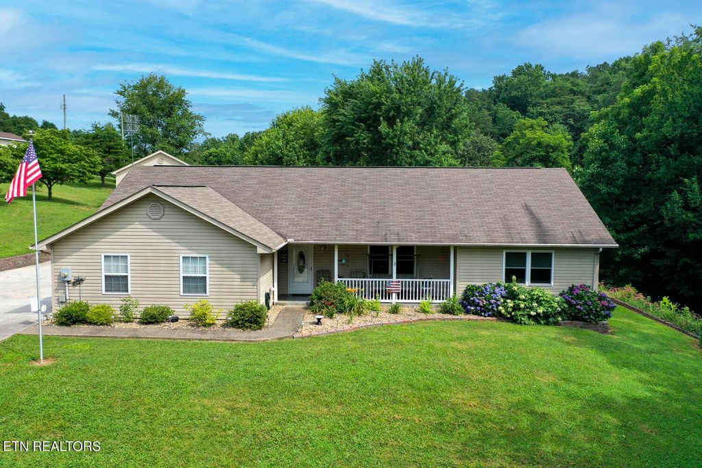 Photo of 1733 Oakdale Drive, Dandridge, TN 37725 (MLS # 1306165)