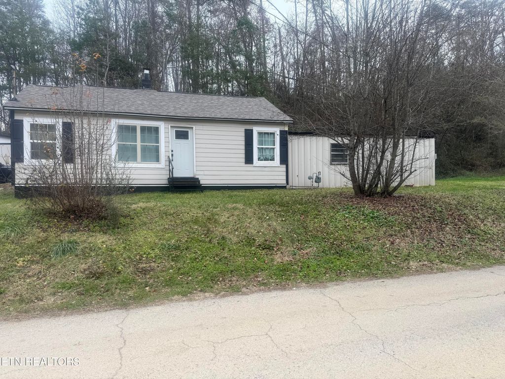 Photo of 613 Baumgartner Rd, Harriman, TN 37748 (MLS # 1324965)