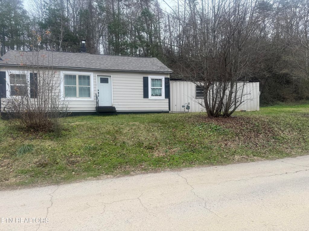 Photo of 613 Baumgartner Rd, Harriman, TN 37748 (MLS # 1324965)