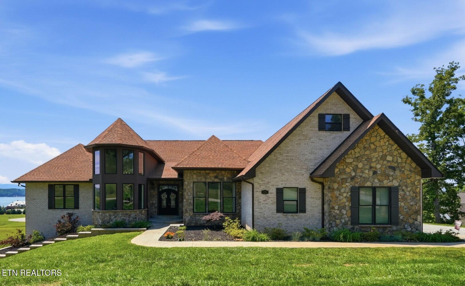 1005 Enchanted Drive
