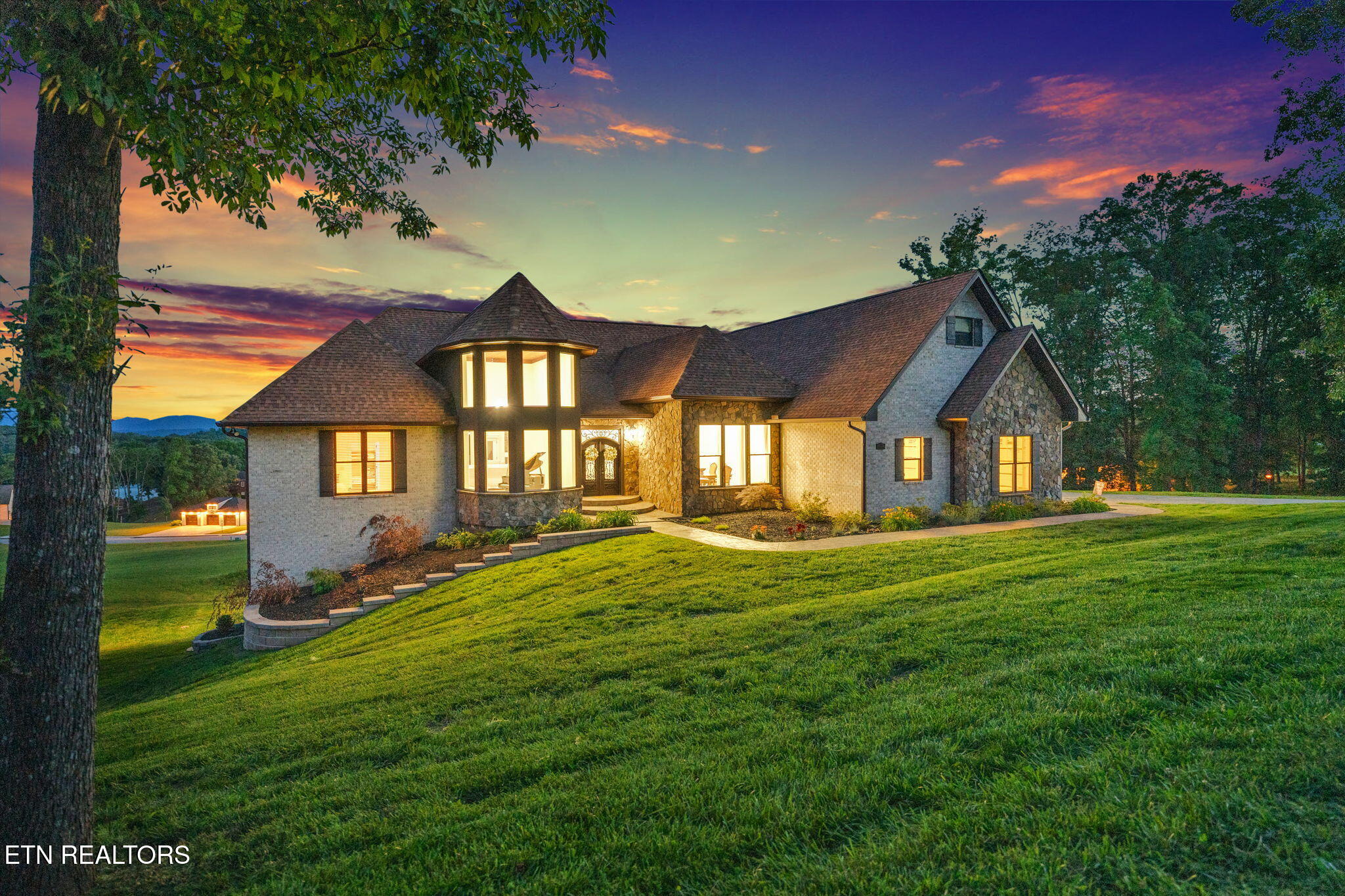 1005 Enchanted Drive