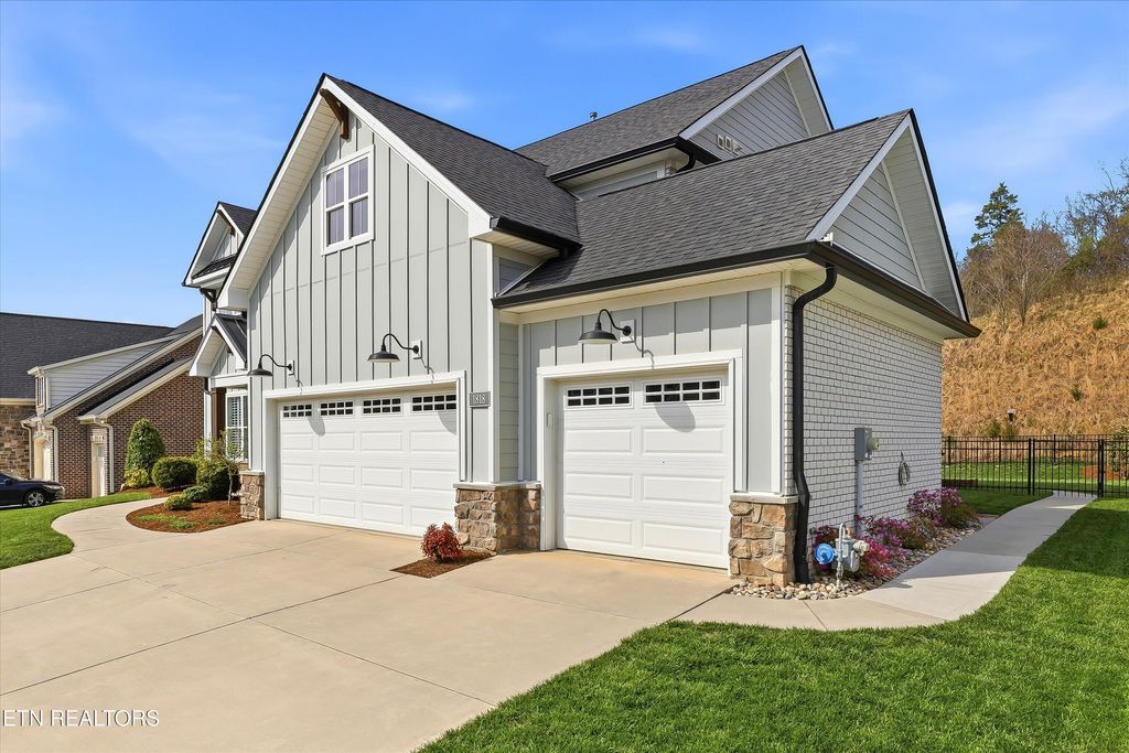 Photo of 1818 English Ivy Lane, Knoxville, TN 37932 (MLS # 1334957)