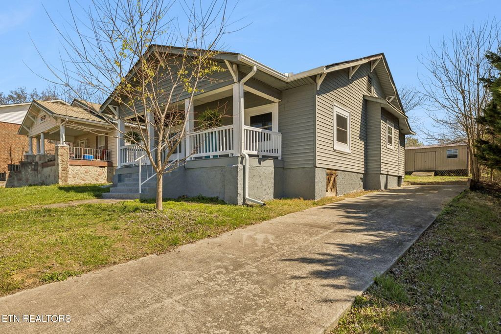 Photo of 527 Washington Ave, Etowah, TN 37331 (MLS # 1333734)