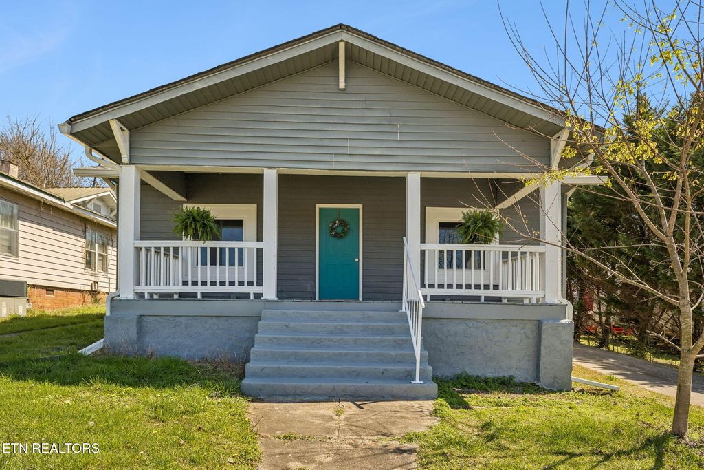 Photo of 527 Washington Ave, Etowah, TN 37331 (MLS # 1333734)
