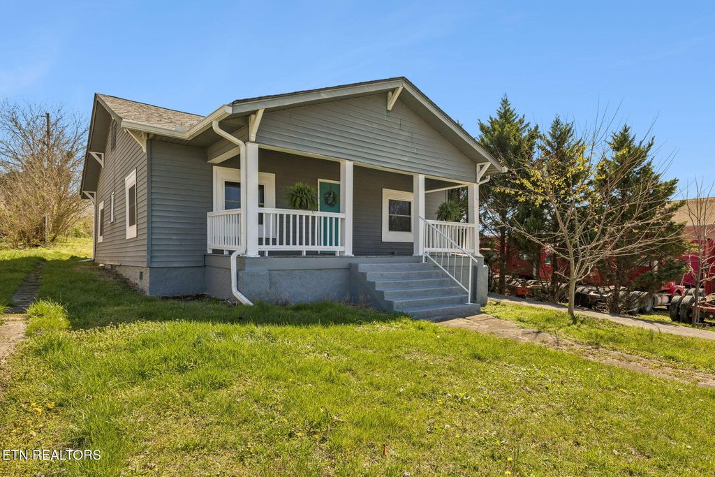 Photo of 527 Washington Ave, Etowah, TN 37331 (MLS # 1333734)