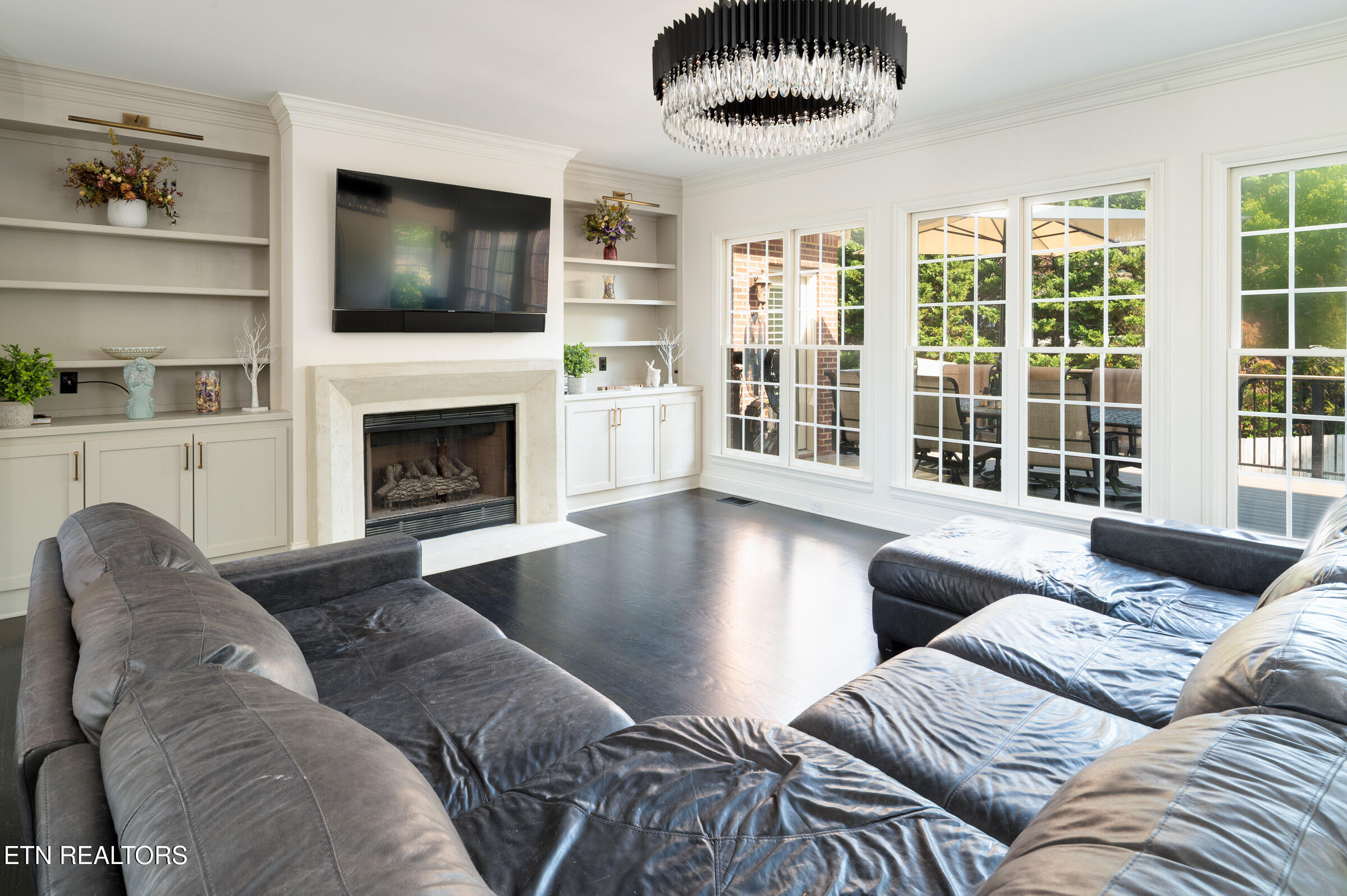 1265 Kensington Drive - Photo 3