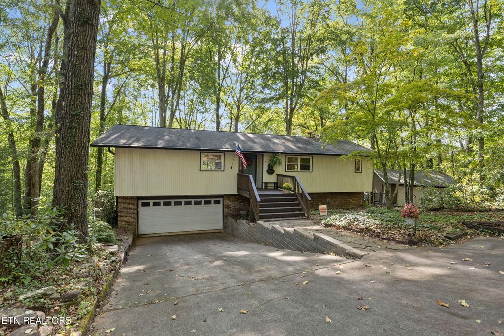 Photo of 105 Trevecca Lane, Oak Ridge, TN 37830 (MLS # 1318460)